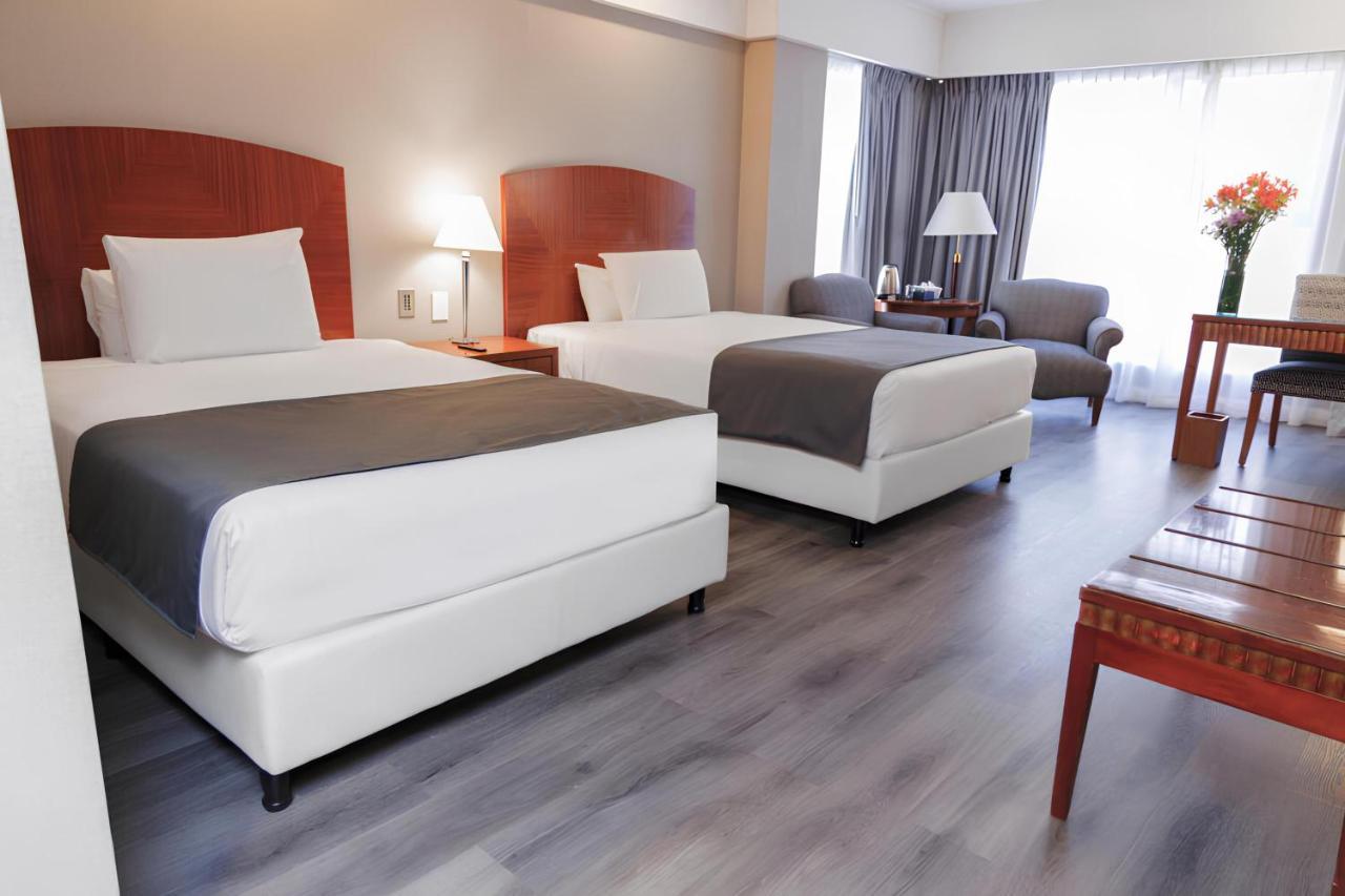 Quarto Duplo com 2 Camas de Casal